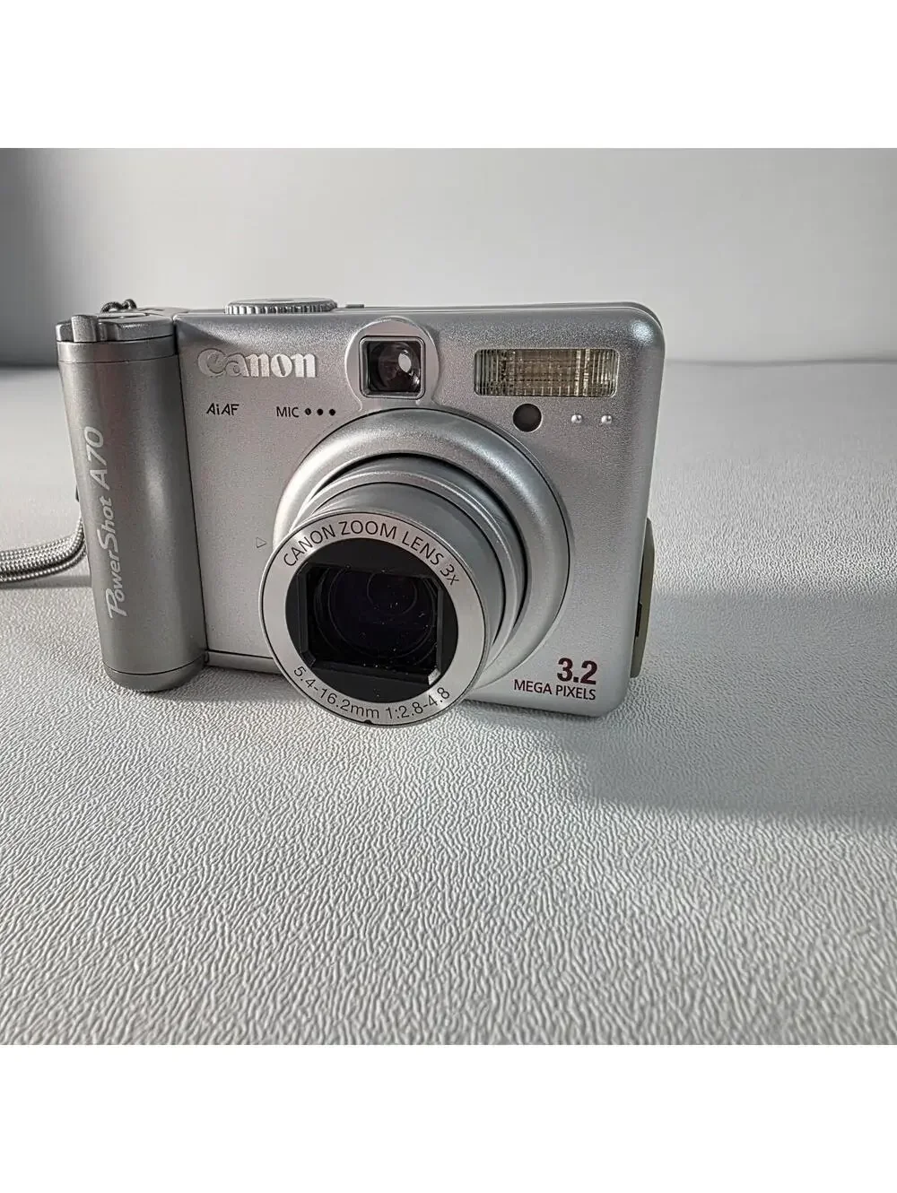 Canon PowerShot A70 3.0MP Digital Camera Turns On And Takes Photos Black Screen